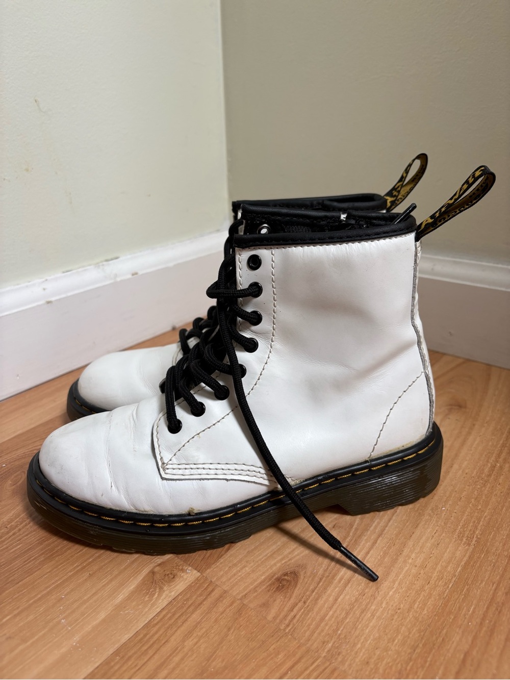 Dr. Martens White Lace-Up Kids Combat Boots with Black Trim - Picture 5 of 12